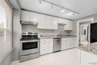 32 Bernhardt Dr in Buffalo, NY - Building Photo - Building Photo