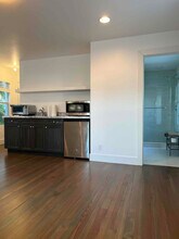 215 Pilgrim Rd in West Palm Beach, FL - Building Photo - Building Photo