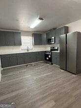 6051 Park Dr in Forest Park, GA - Building Photo - Building Photo