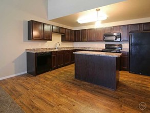 Mallard Heights Apartments in Dickinson, ND - Building Photo - Other