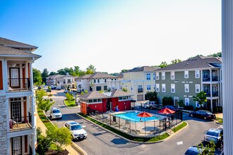City Flats Renwick in Bloomington, IN - Foto de edificio - Building Photo