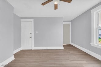 11702 Brookfield Ave in Cleveland, OH - Foto de edificio - Building Photo