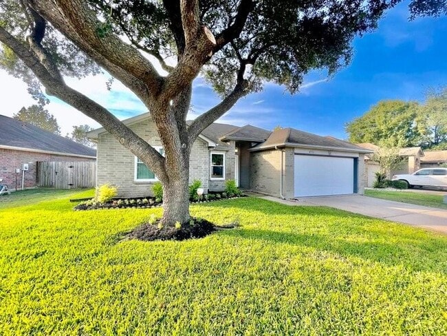 6935 Creek Village Dr in Katy, TX - Building Photo - Building Photo