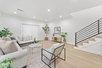 437 E Patterson Way in Fullerton, CA - Building Photo - Building Photo