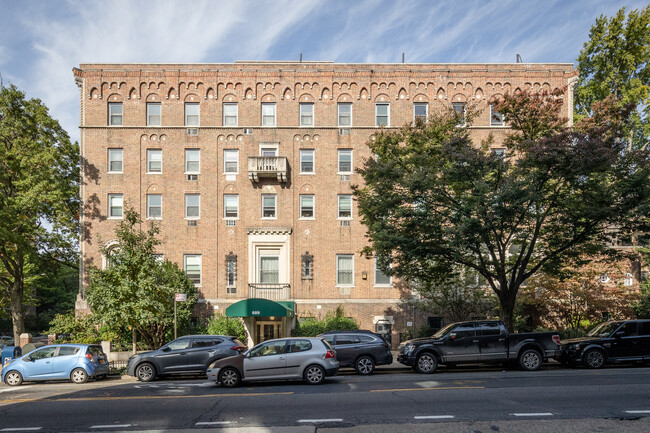 689 Fort Washington Ave in New York, NY - Building Photo - Building Photo