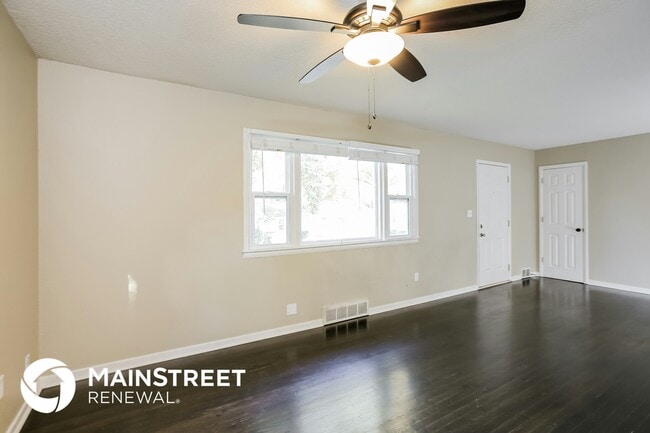 215 Maple St in Liberty, MO - Foto de edificio - Building Photo