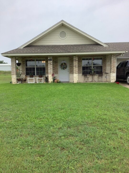 130 Satch Dr, Unit B in Salado, TX - Building Photo