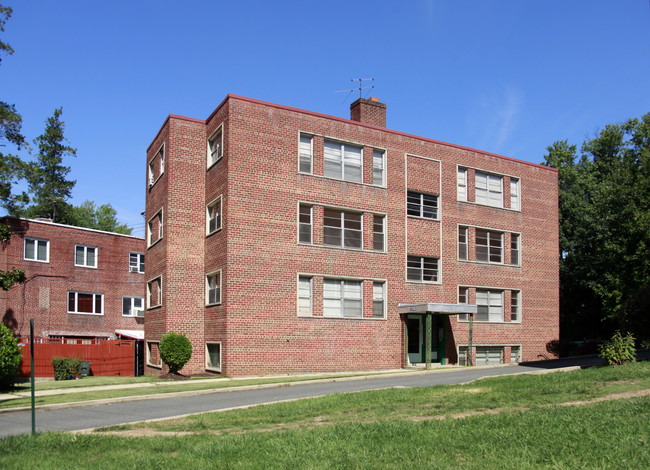 1345 Fort Stevens Dr NW in Washington, DC - Building Photo - Building Photo