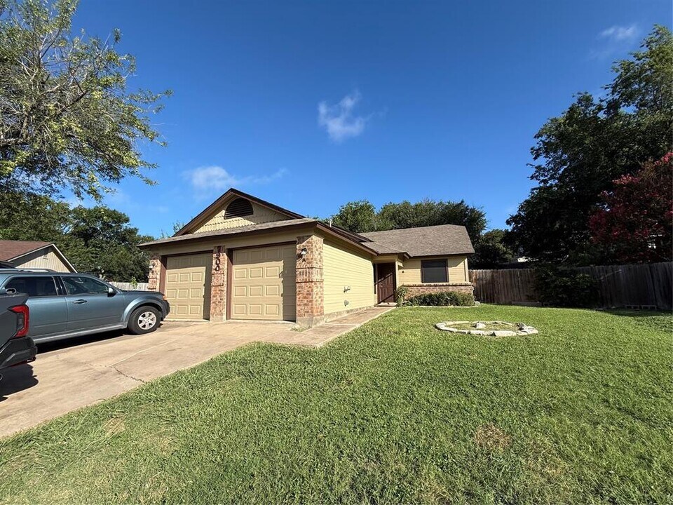 7900 Ibis Cove in Austin, TX - Building Photo
