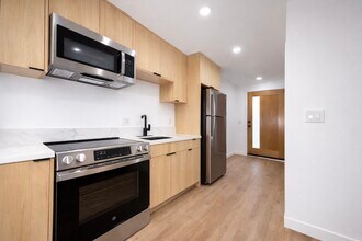 12527 Cranbrook Ave, Unit 1 in Hawthorne, CA - Building Photo - Building Photo