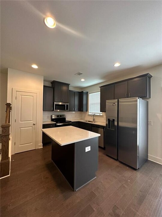 6433 Scudders Dr in Lithonia, GA - Building Photo