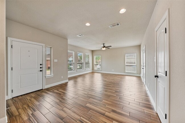 4904 Ridglea Hills Ct in Fort Worth, TX - Foto de edificio - Building Photo