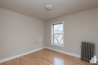 5662 N Ridge Ave in Chicago, IL - Foto de edificio - Building Photo