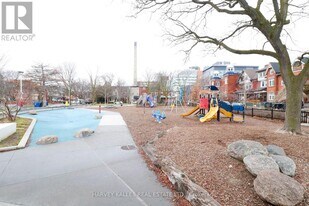 199 Augusta Ave in Toronto, ON - Building Photo