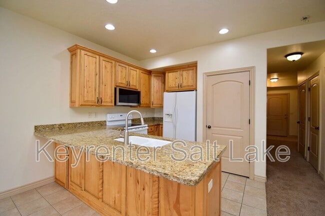 3862 W Scarlet Sage Way in South Jordan, UT - Building Photo - Building Photo