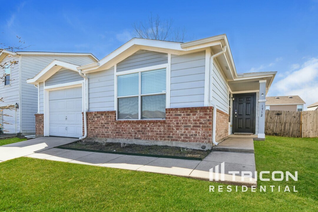 1712 Vineridge Ln in Burleson, TX - Building Photo