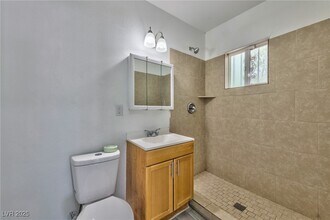 339 N 10th St in Las Vegas, NV - Building Photo - Building Photo