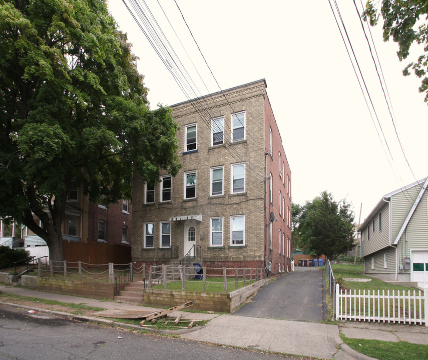 37 Acorn St in New Britain, CT - Building Photo