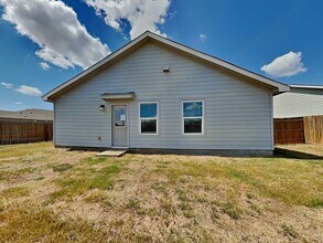 3342 Kornberg Dr in Converse, TX - Building Photo - Building Photo