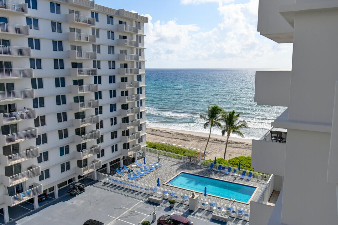 3221 S Ocean Blvd in Highland Beach, FL - Building Photo