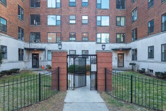 3075 E Cheltenham in Chicago, IL - Building Photo - Building Photo