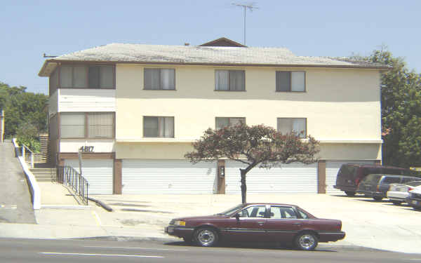 Ladera Pines in Los Angeles, CA - Foto de edificio - Building Photo