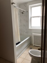 6446 N Wayne Ave, Unit 2 in Chicago, IL - Foto de edificio - Building Photo