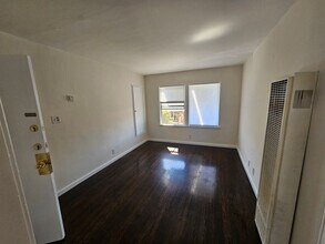 1448 S Dunsmuir Ave in Los Angeles, CA - Building Photo - Building Photo