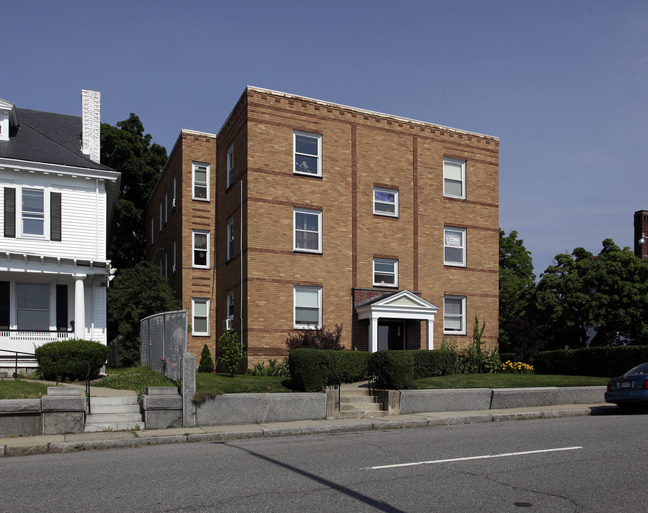 31 Chestnut St in Worcester, MA - Building Photo