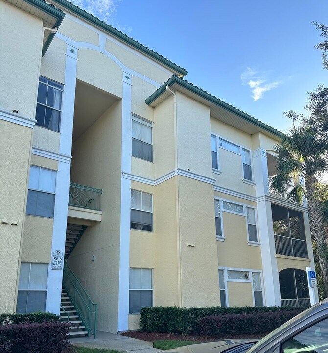 8818 Dunes Ct in Kissimmee, FL - Building Photo