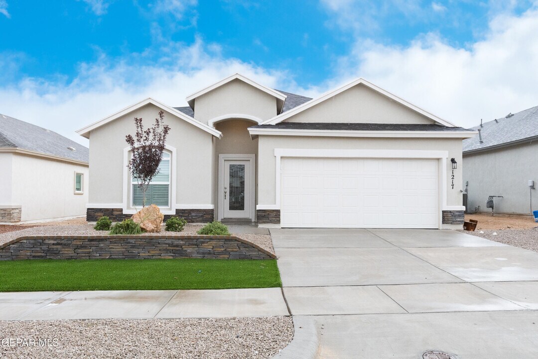 1228 Golden Summer Pl in Horizon City, TX - Building Photo