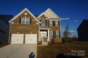 6101 Treehouse Dr in Charlotte, NC - Building Photo