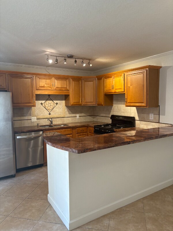 607 6th Ct in Palm Beach Gardens, FL - Foto de edificio - Building Photo