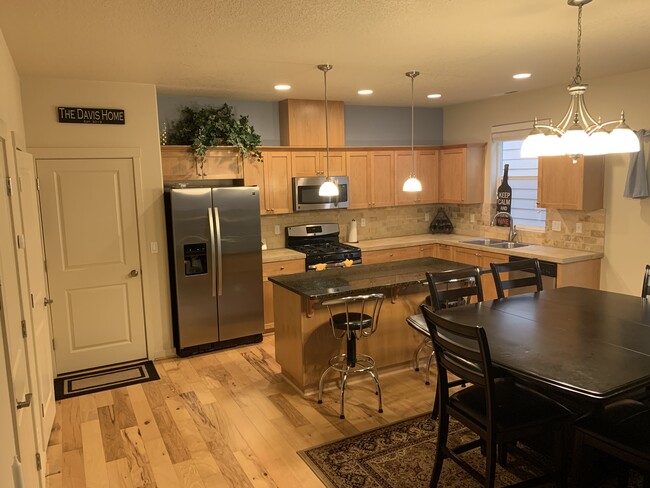 16873 SW Romeo Ter in King City, OR - Foto de edificio - Building Photo
