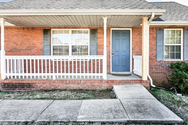 1006 Bobcat Dr in Clarksville, TN - Foto de edificio - Building Photo