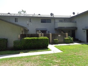 1502 E Fairfield Ct in Ontario, CA - Building Photo - Building Photo