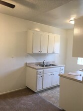 Burbank Tarzana Apartments in Tarzana, CA - Building Photo - Building Photo