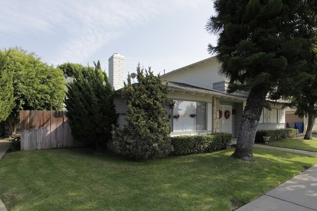 Fonda 3 Apartments in La Habra, CA - Foto de edificio - Building Photo