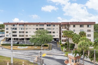 The Hampton West Condominiums in North Lauderdale, FL - Building Photo - Building Photo