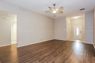 317 Glen Meadow Dr, Unit 2 in Glenn Heights, TX - Foto de edificio - Building Photo