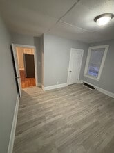 506 4th St, Unit 1 in Fall River, MA - Foto de edificio - Building Photo