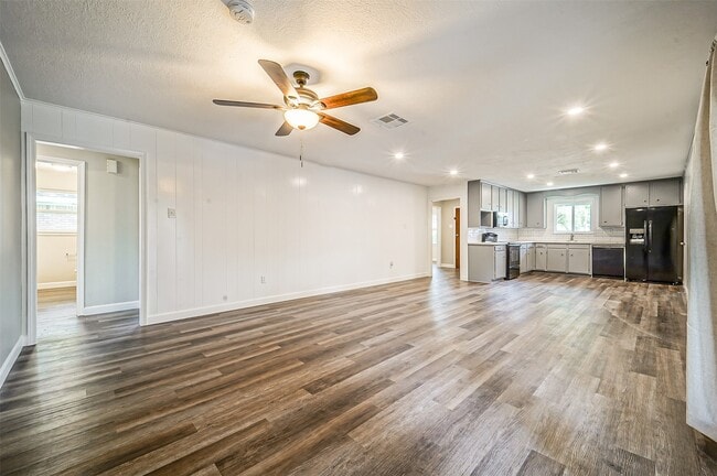 property at 2605 Leslie St