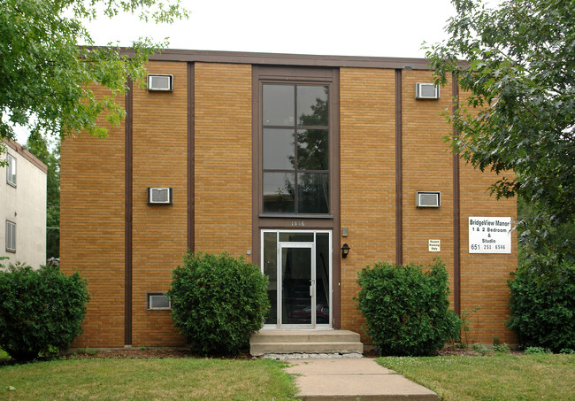 Bridgeview Manor in St. Paul, MN - Foto de edificio - Building Photo