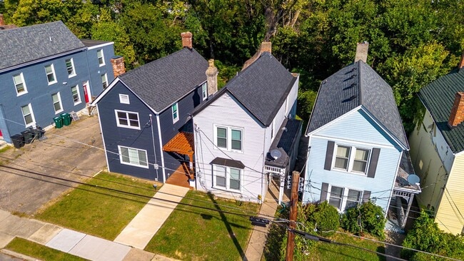 1716 Brewster Ave in Cincinnati, OH - Building Photo - Building Photo
