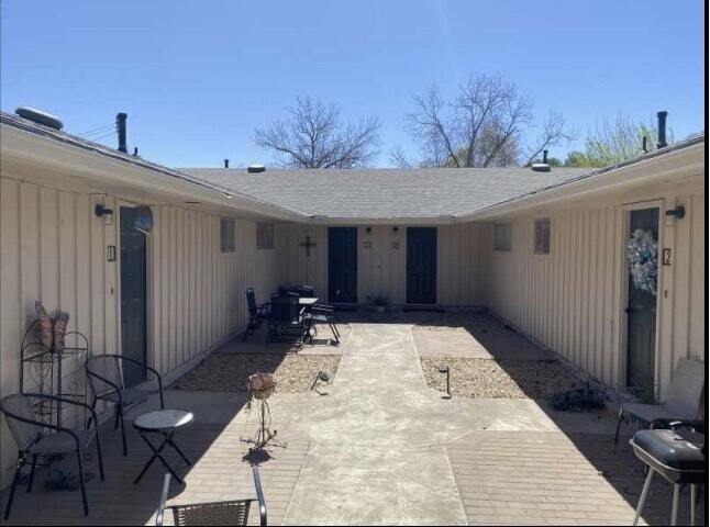 1003 26th St in Hondo, TX - Building Photo
