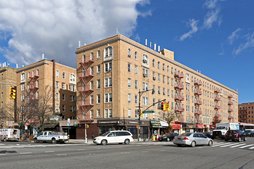 Broadyke Apartments in New York, NY - Building Photo