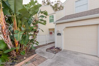 1518 Spindrift Cir W in Neptune Beach, FL - Building Photo - Building Photo