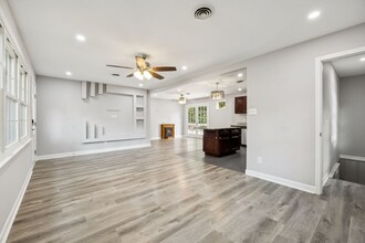 102 Warren Pl in Dickson, TN - Building Photo - Building Photo