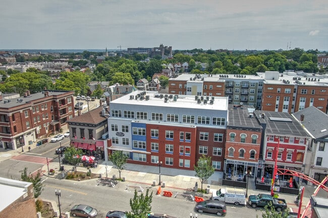 2630 Short Vine Street Apartments in Cincinnati, OH - Foto de edificio - Building Photo