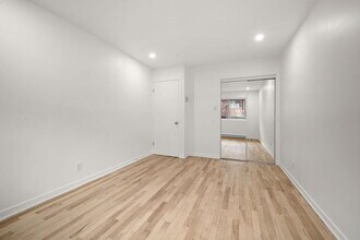 Le Camelia in Montréal, QC - Building Photo - Building Photo